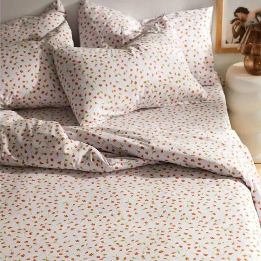 NWT Urban Outfitters Rosebud Duvet Set Full/Queen Duvet + Pillowcases